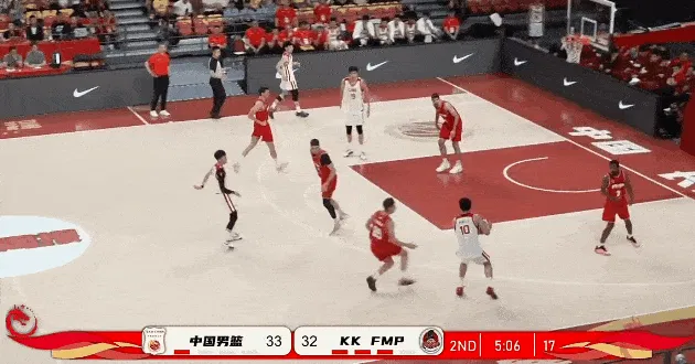 宝威体育-王俊杰突破飞身上篮再打进，已经拿到8分3篮板2助攻